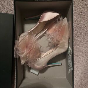 Betsey Johnson feather bow Heels with Tulle Bow - NEW WITH BOX